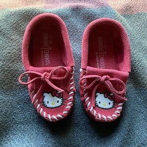 Minnetonka hello kitty moccasins